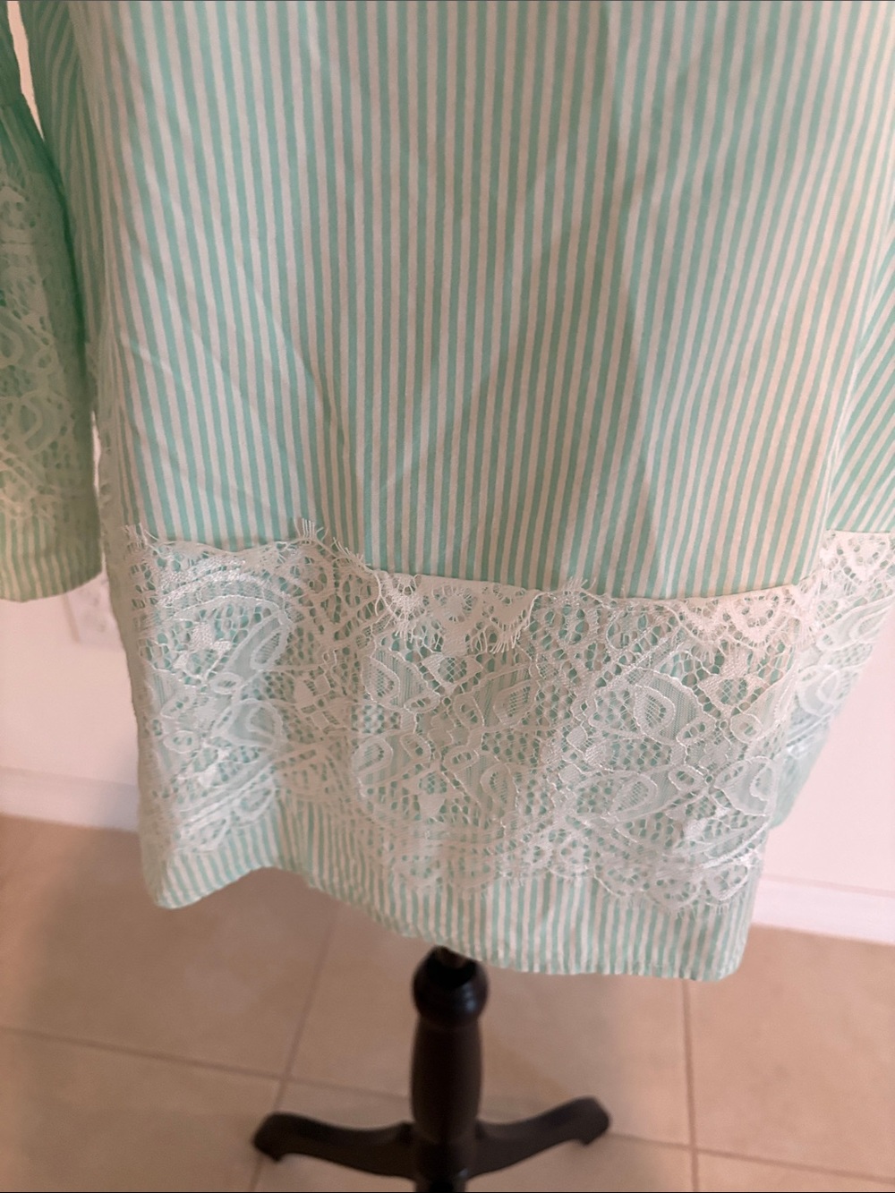 Crown and ivy bell sleeves large shirt 1852 - Picture 2 of 6